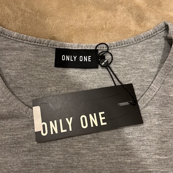 Beautiful Only One Vintage T-shirt model: “On Style Magazine” - Picture 4 of 9